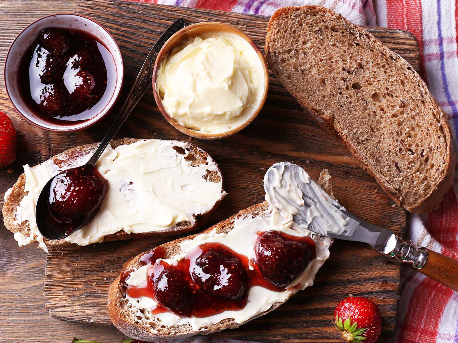 Symbolbild: In Österreich hat das Marmeladebrot am Morgen Tradition.