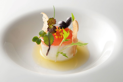 Die Brasilianerin hat sich das Kochen selbst beigebracht und hat 2008 ihr eigenes Restaurant in Rio de Janeiros eröffnet, nachdem sie bereits sieben Jahre im Palast des brasilianischen Präsidenten gekocht hatte.