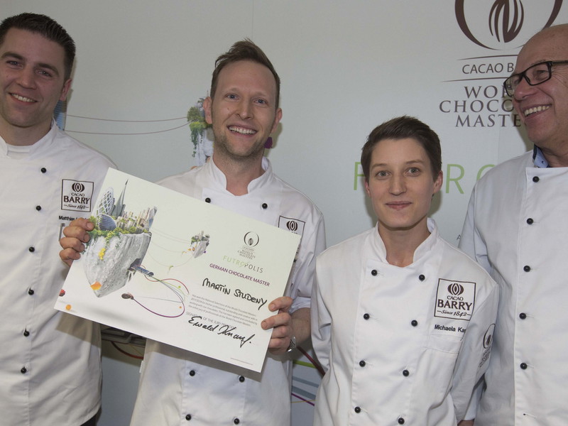 Sieger Martin Studeny mit den Jurymitgliedern Ewald Knauf, Michaela Karg und Matthias
Ludwigs.