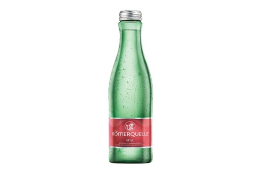 Römerquelle – Mineralwasser Bewertung: 5&nbsp;WassertropfenFrische Nase. Weich, leicht mineralisch, süffig, mild und frisch. Insgesamt ein sauberes, ausgewogenes und harmonisches Produkt. Das Wasser hat einen Mineralienanteil von rund 900&nbsp;mg/l. Als natriumarmes Wasser (16,20&nbsp;mg/l) ist es bei ho-hem Blutdruck geeignet. ca. CHF 0,40/l, Österreich, www.roemerquelle.at