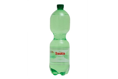 Saskia – Mineralwasser Bewertung: 4&nbsp;WassertropfenDas Wasser vom Diskonter braucht den Vergleich nicht zu scheuen. Es ist frisch, elegant, sauber und hat eine gut dosierte Mineralik. Insgesamt «kräftiger» Charakter, stimmig. Die Gesamtmineralisierung beträgt rund 400&nbsp;mg/l. Mit 15&nbsp;mg ist es auf der natriumärmeren Seite. ca. CHF 0,1/l, Deutschland, www.lidl.at