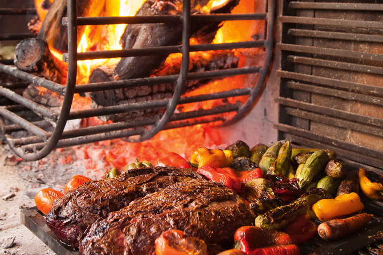 Saftige Steaks am Grill im «Siete Fuegos» in Mendoza.