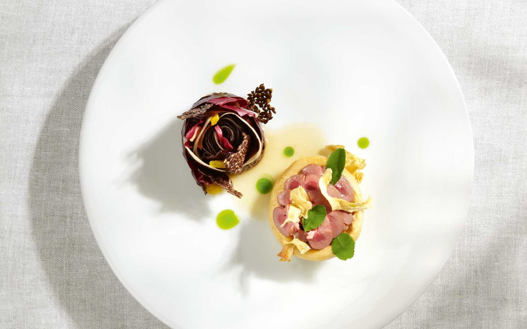 Kreation aus dem »Steirereck«: Artischocke, Kalbsniere mit Radicchio, Steinklee