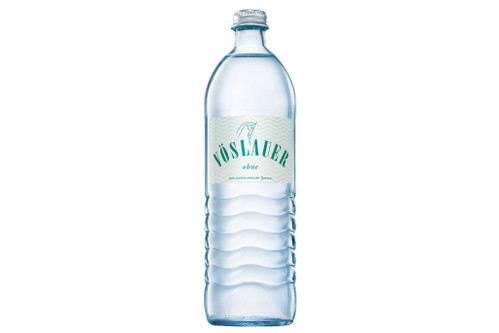 Vöslauer ohne – Mineralwasser Bewertung: 5&nbsp;WassertropfenGeradliniges Produkt, sauber, Anklänge von umami, weich, zarte Mineralität, angenehmes Mundgefühl, insgesamt eher neutral und schön ausbalanciert. Mit einer Gesamtmineralisierung von rund 680&nbsp;mg/l liegt das Mineralwasser damit im oberen Drittel der getesteten Wasser. Zudem ist es mit 14,1&nbsp;mg eher natriumarm.ca. CHF 0,70/l, Österreich, www.voeslauer.com
