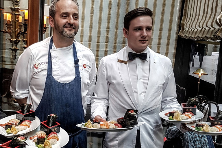 Executive Chef Gábor Schreiner vom «Nobu Budapest» präsentiert die Kult-Sushis.