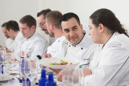 Die Jury beim Verkosten der Gerichte.