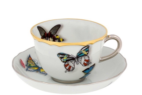Butterfly Effect: Wer trotz Frühling noch immer keine Schmetterlinge im Bauch verspürt, kann mit dieser Tasse nachhelfen. Die »Butterfly Parade«-Kollektion von Christian Lacroix zeigt die bunten Falter in dreidimensionalem Design. 78 Euro;&nbsp;www.christian-lacroix.com