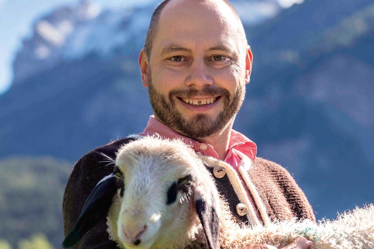 Regionalität pur: Oskar Messner verarbeitet in seinem »Pitzock« das Villnösser Brillenschaf.