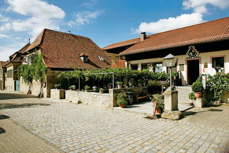 Auch Gastronomie ist mit Castell verbunden: Das Restaurant »Weinstall« liegt gleich neben dem Schloss.