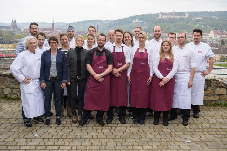 Bernhard Reiser (ganz links) mit seinem Team.