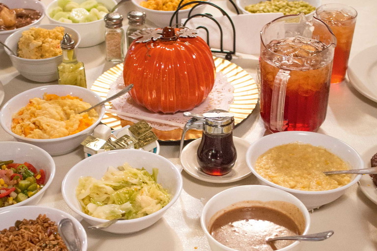 Bitte zugreifen: Im «Mrs. Wilkes Dining Room» wird auch &nbsp;der größte Hunger gestillt.