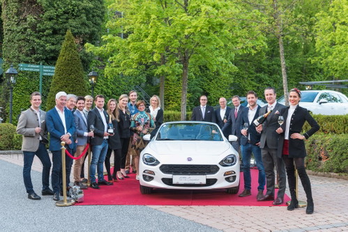 Mit Champagne Bollinger ging es nachmittags auf Tour und die Gäste konnten außerdem den »Begleiter« der See.Ess.Spiele, den neuen FIAT 124 Spider, live erleben. 