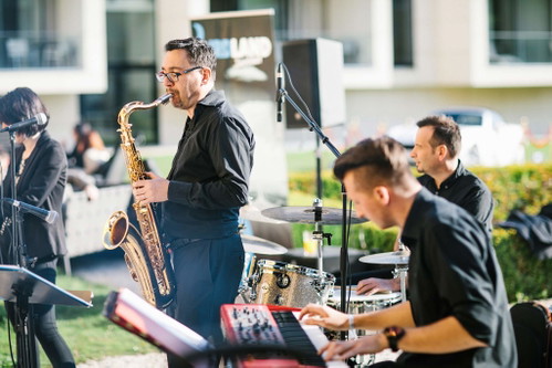 ... Live-Musik, die ebenso wie die Kulinarik-Darbietung vom Feinsten war. 