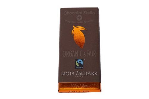 3. Chocolat Stella Noir 75 % Dark: 93 Punkte*Tafel ca. € 2,29 für 100 g&nbsp;(Kilopreis: € 22,90 )Biosupermarkt, u. a. AlnaturaSchokoduftig, deutlich Milch im Geschmack. Geht am ehesten in Richtung Milchschokolade, wenig bitter, wenig intensiv. Die Bitternoten tauchen erst im Finale auf, dann bleiben sie aber relativ lang.
