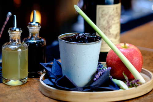 Cocktail mit Apfel.