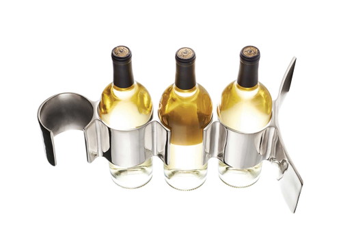 Schön sortiert: Damit der Wein auch ohne Gebrauch optisch seine Wirkung hat: Der «Munich»-Flaschenhalter in Silber vom Lifestyle-Riesen Nima Oberoi Lunares macht es möglich. CHF 175,–; gesehen beiwww.lunareshome.com