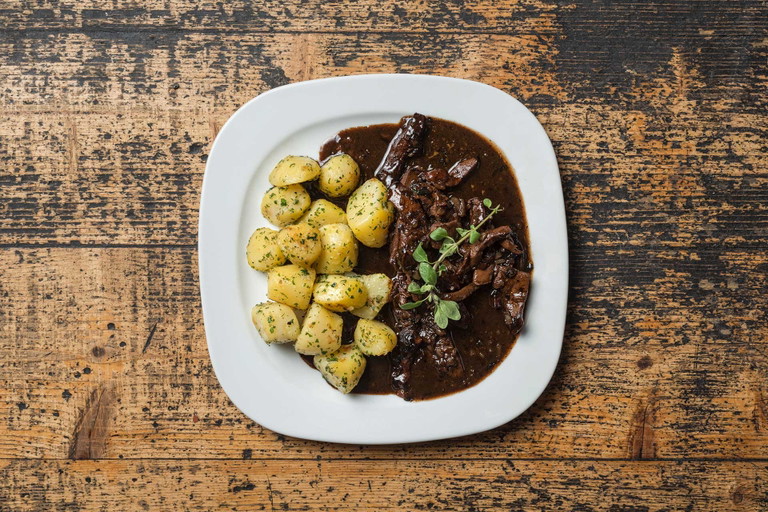 Innereienküche reloaded bietet das »Gasthaus Stern« in Simmering.