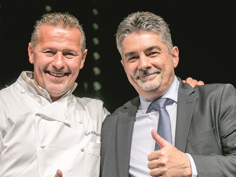 Freundschaftliche Zusammenarbeit bei Sternekoch ­Karlheinz Hauser und Reinhard Hanusch (GF Lohberger).