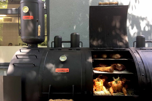 Der Smoker in Form einer Lokomotive