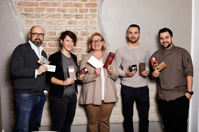 V. l. n. r.: Harald Scholl (Autor und Journalist), Cornelia Ganß (Studienmanagerin Gastronomie, Genuss &amp; Touristik IHK München), Andrea Heinzinger (Wein-Journalistin), Florian Herbst (Sommelier und Restaurantleiter München), Dominik Käppeler (Chefkoch »Showroom« München)