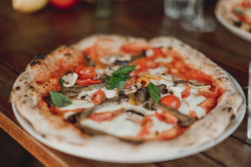 Pizza-Prachtstücke am laufenden Band