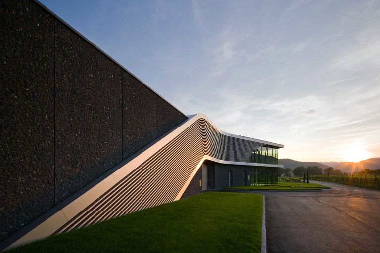 Futuristisch: das Weingut F. X. Pichler in Oberloiben.
