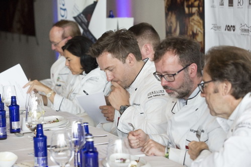Die hochkarätige Jury beim Verkosten der Menüs.
