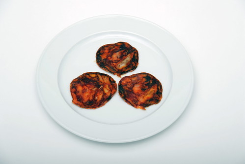 3. Maximiliano Jabugo  Chorizo de Jabugo: 91 Punkte*€ 4,99 für 100 g (€ 49,90/kg), abgepackt.U. a. Meinl am GrabenRötlichbraun, sehr grobe Struktur. Riecht rauchig. Hoher Fettanteil ist harmonisch eingebunden, milde Schärfe, fein süßlich, intensiver Geschmack, aber ausgewogen und insgesamt schön stimmig.