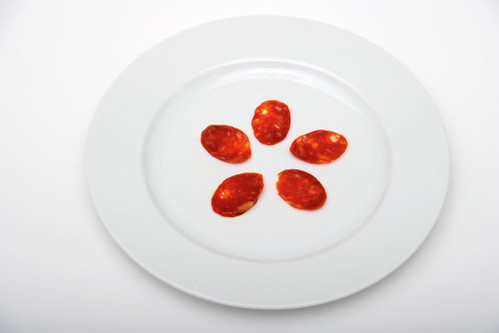 6. Elpozo  Chorizo mild: 89 Punkte*€ 3,89 für 225 g (€ 17,30/kg), abgepackt.U. a. Meinl am GrabenDunkles Rot, fein strukturiert und klein. Riecht leicht nach Knoblauch. Schmeckt nach süßer Paprika, fest und kompakt, eher mild, feine Säure am Gaumen, eignet sich gut zum Kochen.&nbsp;