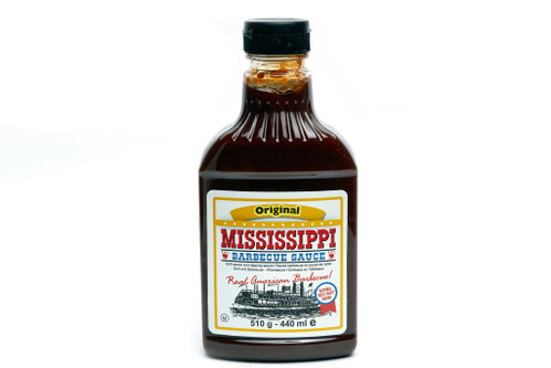  6. Platz: Original Mississippi (Ex aequo)&nbsp;Barbecue SauceFlasche ca. € 3,99/440ml (Literpreis: € 9,07)U. a. REWE, Metro, Online-ShopsSteht wie eine Eins – sehr pastös. Rotbraune Farbe, die durchaus typisch scheint. Deutliche Marmeladennoten im Mund – Erdbeere und Hagebutte –, im Abgang etwas scharf. Nichts Aufregendes, aber durchaus typisch.