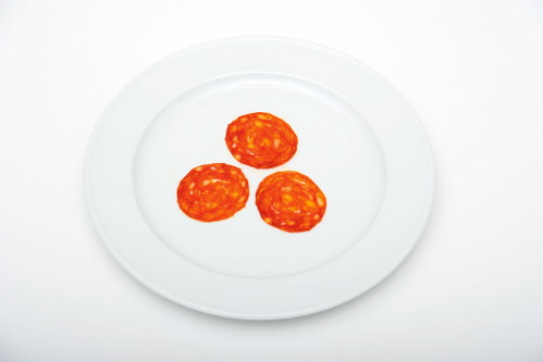 9. Bio-Esperanza  Bio-Chorizo: 89 Punkte*€ 4,59 für 100 g (€ 45,90/kg), von der Feinkosttheke.U. a. Denn’sHellrot, fein strukturiert. Nase erinnert an Hartwurst. Schärfe zu Beginn, danach feine Paprikanoten, hoher Fettanteil, cremig, viel Knoblauch, angenehm.