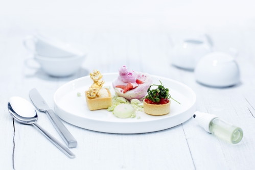 Verschiedene Techniken bei dem Dessert: Unteranderem flüssiger Stickstoff, Kisag mit Sodaeffekt, Räuchern und natürlich die Molekulare Küche.