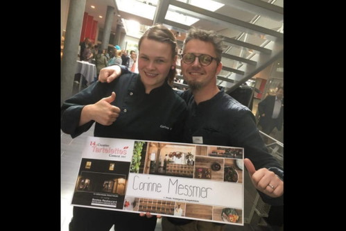 Auch Rolf Caviezel freut sich mit Corinne über den Sieg.