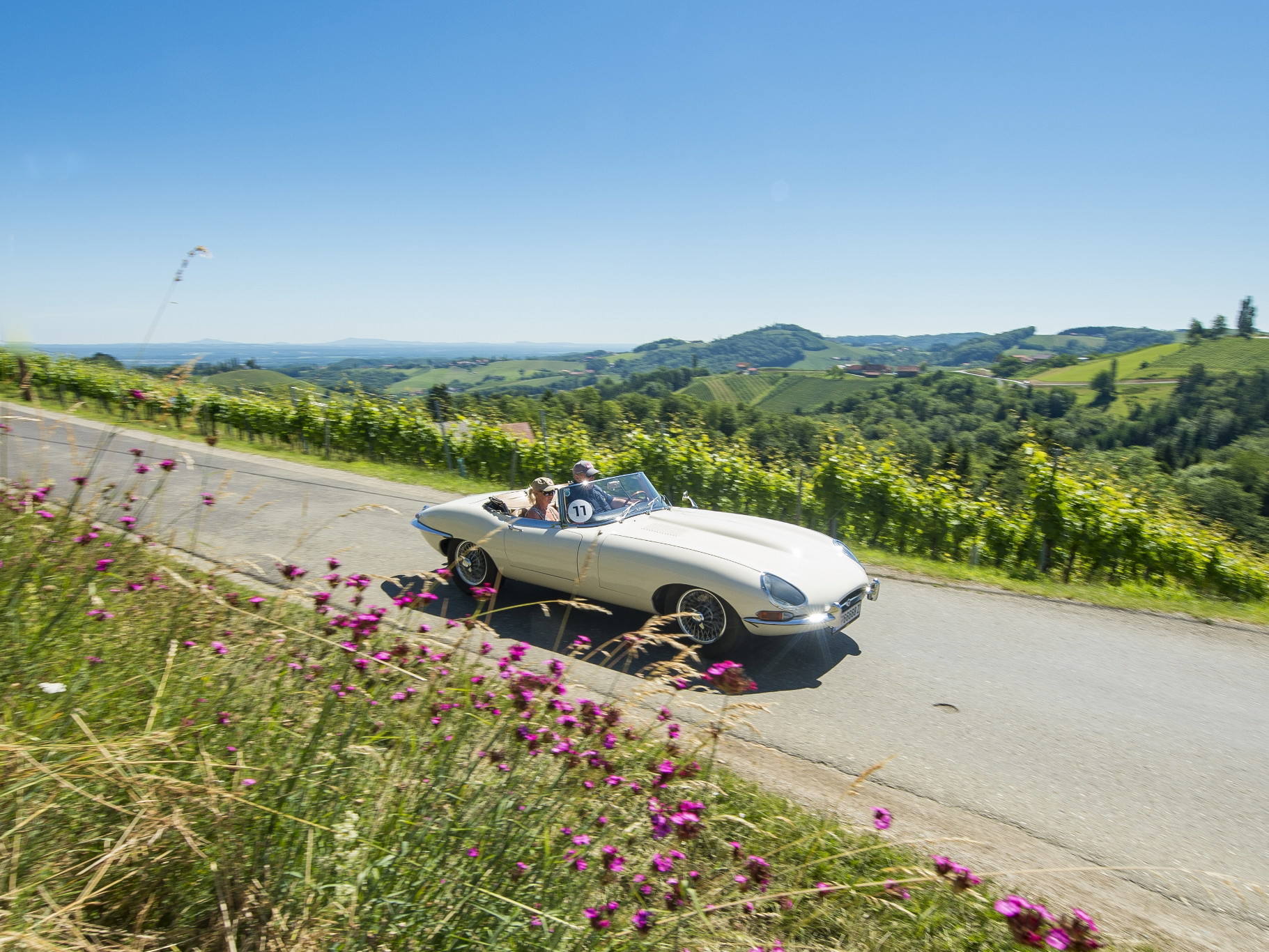 Der Jaguar E-Type auf den steirischen Straßen.
