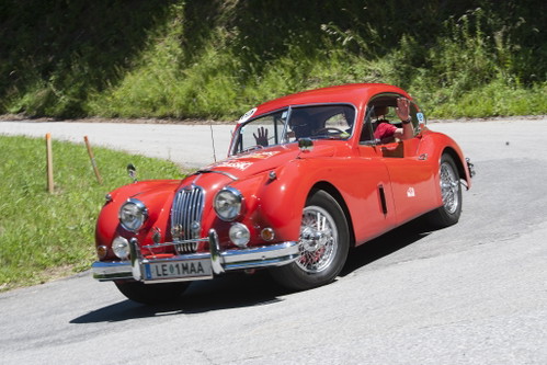 Gewinner Helmut Mühlhans mit Co-Pilot Kurt Walcher im Jaguar XK 140 Baujahr 1954.