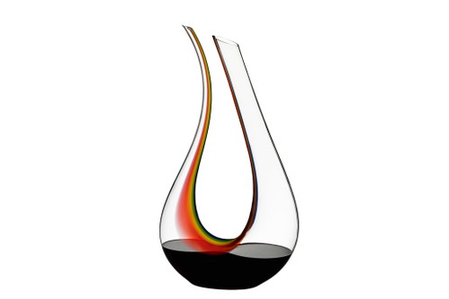 Edle Wertanlage: Neuester Coup im Hause Riedel: Der Glashersteller verkauft den neuen «Amadeo Double Magnum Rainbow»-Dekanter zugunsten der Elton John AIDS Foundation. Für Infos: office@lorenzoni-pr.com