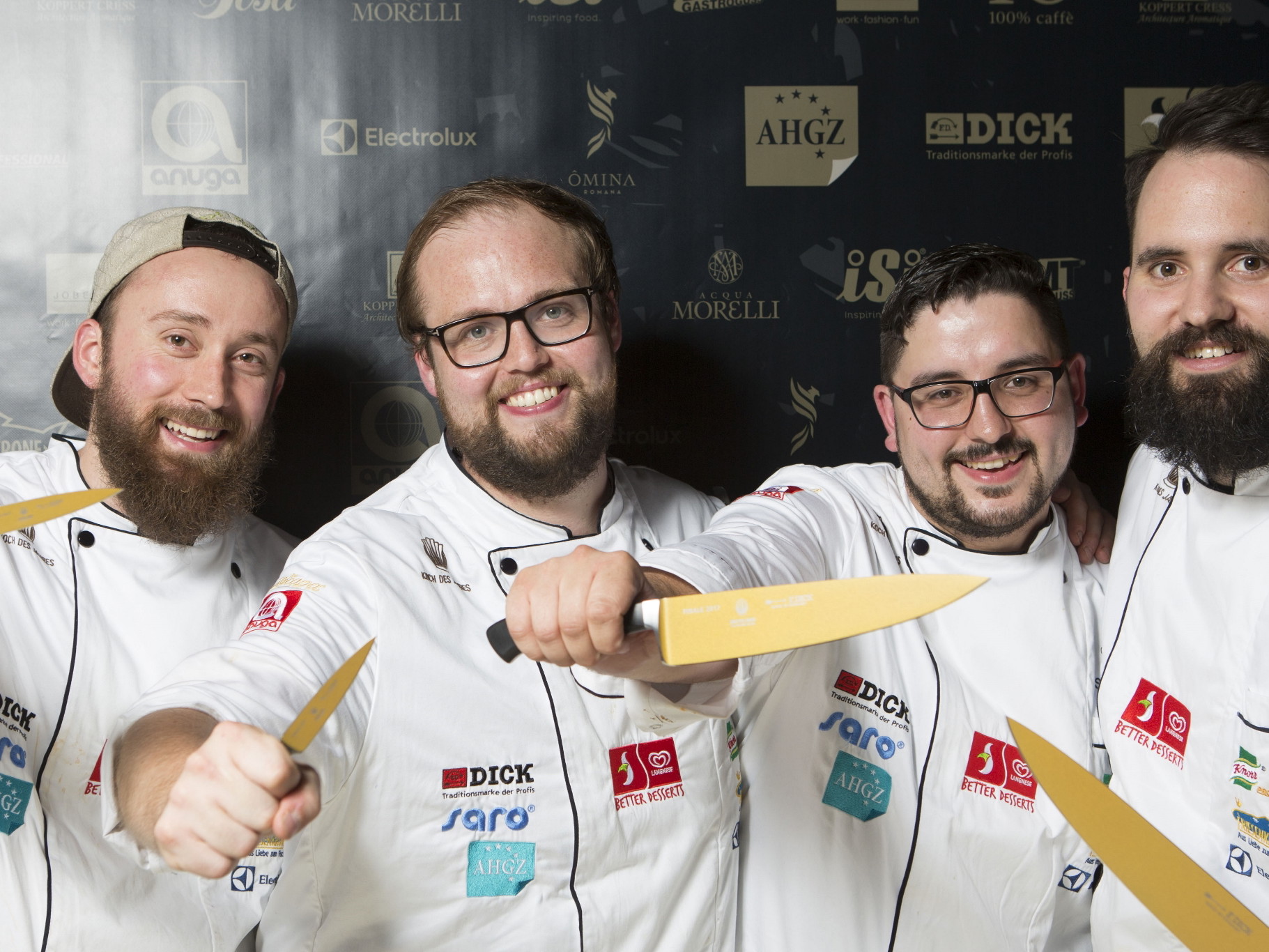 Die goldenen Schlüssel zum Finale erhielten Jürgen Kettner und Silio Del Fabro (mitte) mit ihren Assistenten.