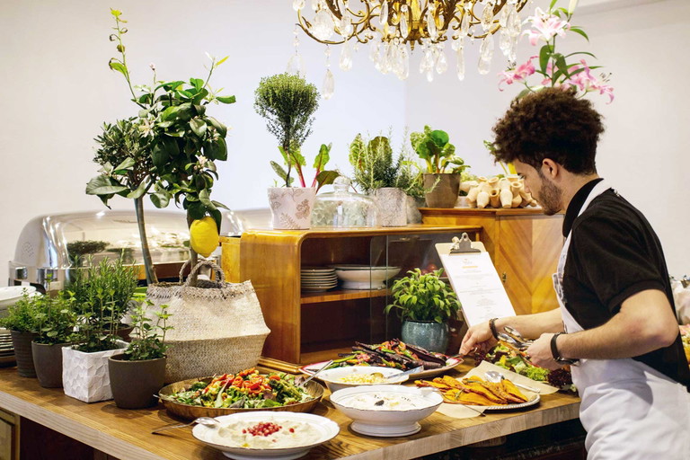Qual der Wahl: Das Mittagsbuffet im »Habibi &amp; Hawara« bietet eine große Auswahl.