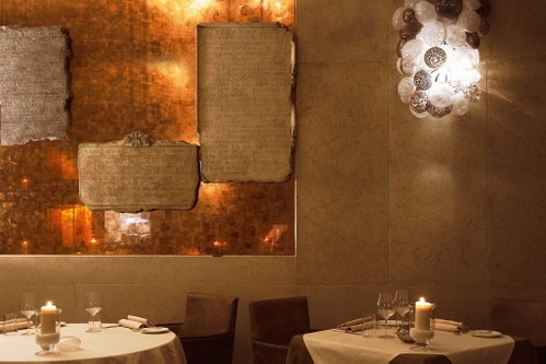 Subtile Hochküche im Sterne-Restaurant »Met«. Das Ambiente ist ein Mix aus aristokratischer Tradition und Moderne.