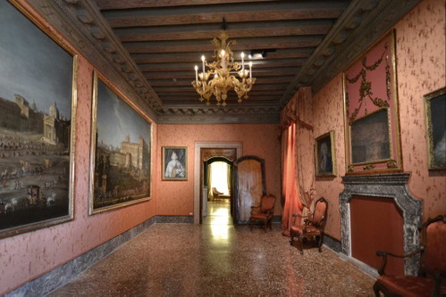 Palazzo Mocenigo: Das Museum zeigt, wie der venezianische Adel früher gelebt hat. Prachtvolle Gemälde und Fresken.