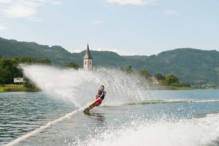 Der Ossiacher See gilt als Paradies für Wasserski-Sportler.