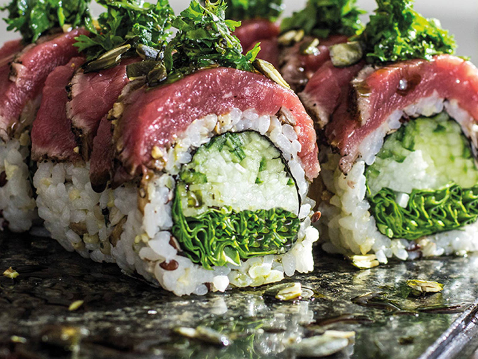 Filet vom Weiderind mit Alpenkräutern auf Körndl-Reis als Maki