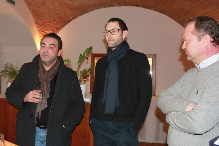 Juan Amador, Gebhard Schachermayer und Fritz Wieninger vor der Eröffnung von »Amadors Wirtshaus &amp; Greißlerei« in Wien Döbling.