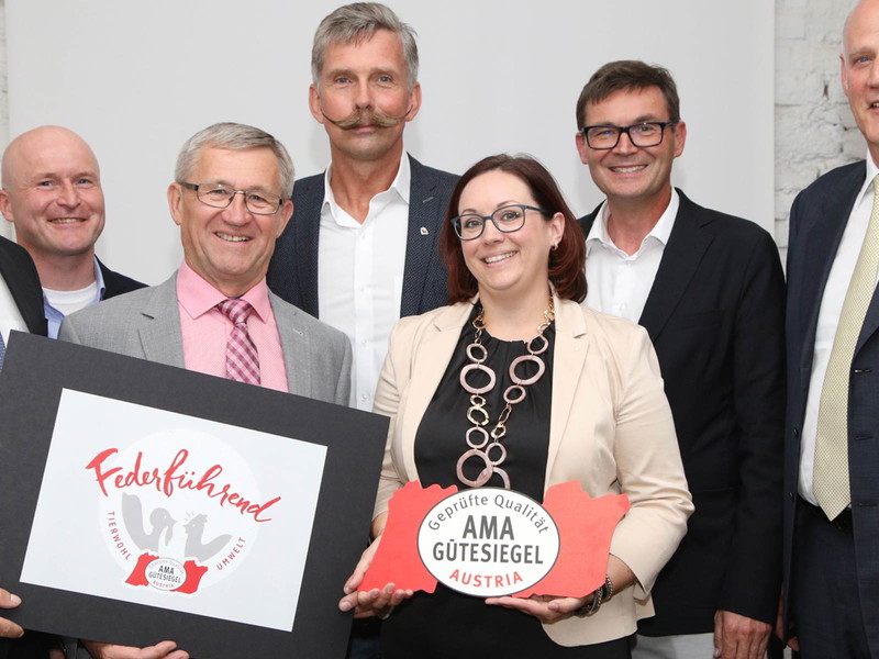 Michael Riegler (REWE), Simon Lindenthaler (LIDL), Robert Wieser (ZAG), Karl Feichtinger (Wech-Geflügel), Sophie Höllhuber (SPAR), Johann Titz (Titz Geflügel) und AMA Geschäftsführer Michael Blass (v.l.)
