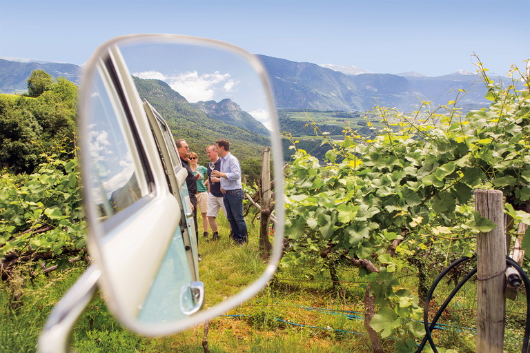 Das Hotel »Plantitscherhof« lädt zu Touren durch die Meraner Weinlandschaft.