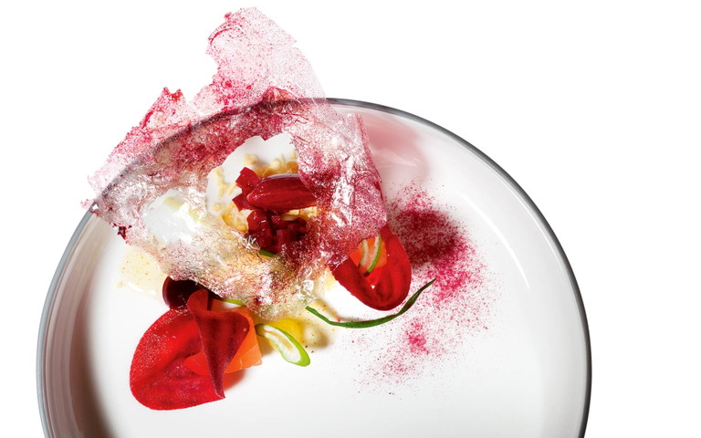 Frische Kreation von Andreas Caminada mit Randen und Limone.