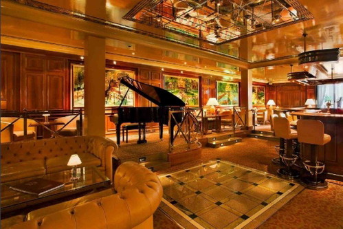 In der Piano Bar werden köstliche Drinks serviert.