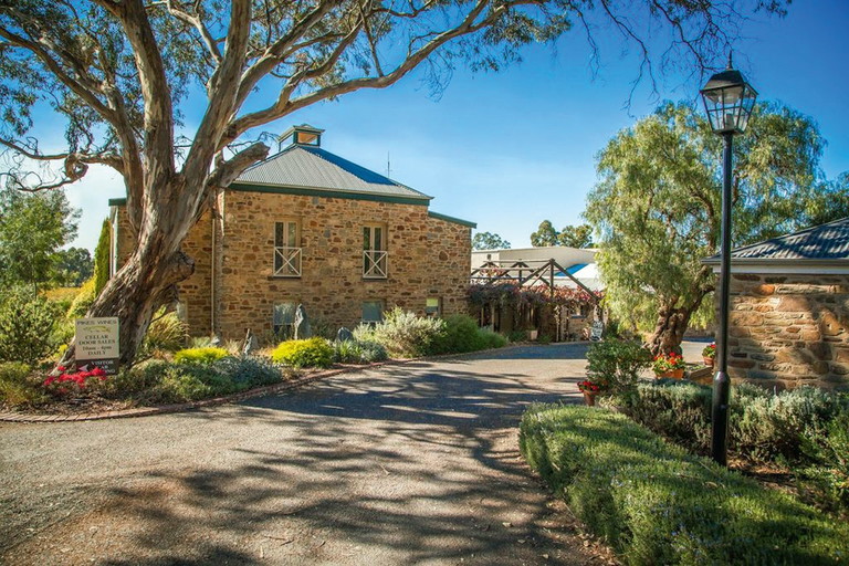 In Australiens Clare Valley (hier im Bild: Pikes Wines) dominiert Schiefer im Boden - eine Gemeinsamkeit zu Deutschlands berühmtesten Rieslingen von Rhein und Mosel.
