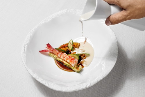 Rote Garnelen, Mandeln und Zucchini werden im Restaurant »Fortaleza« raffiniert kombiniert.&nbsp;