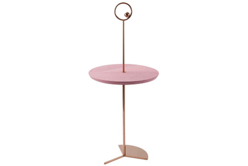 La vie en roseDie pastellfarbenen Beistell-tische "Off the Moon" sind von den runden Formen des Mondes inspiriert. In Rosé, Mint und Champagne erhältlich. P.a.A.; maisondada.com&nbsp;